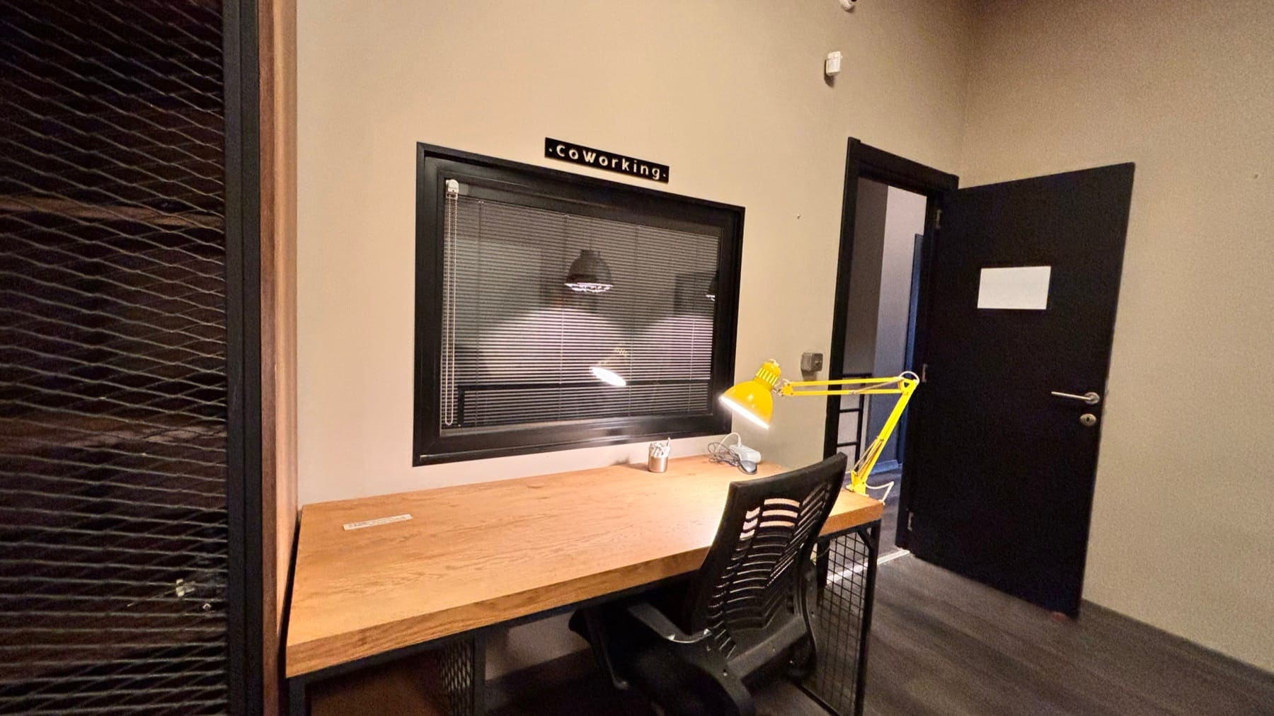 Kadıköy'de Coworking: Kafede Çalışmak mı, Ortak Ofis mi?